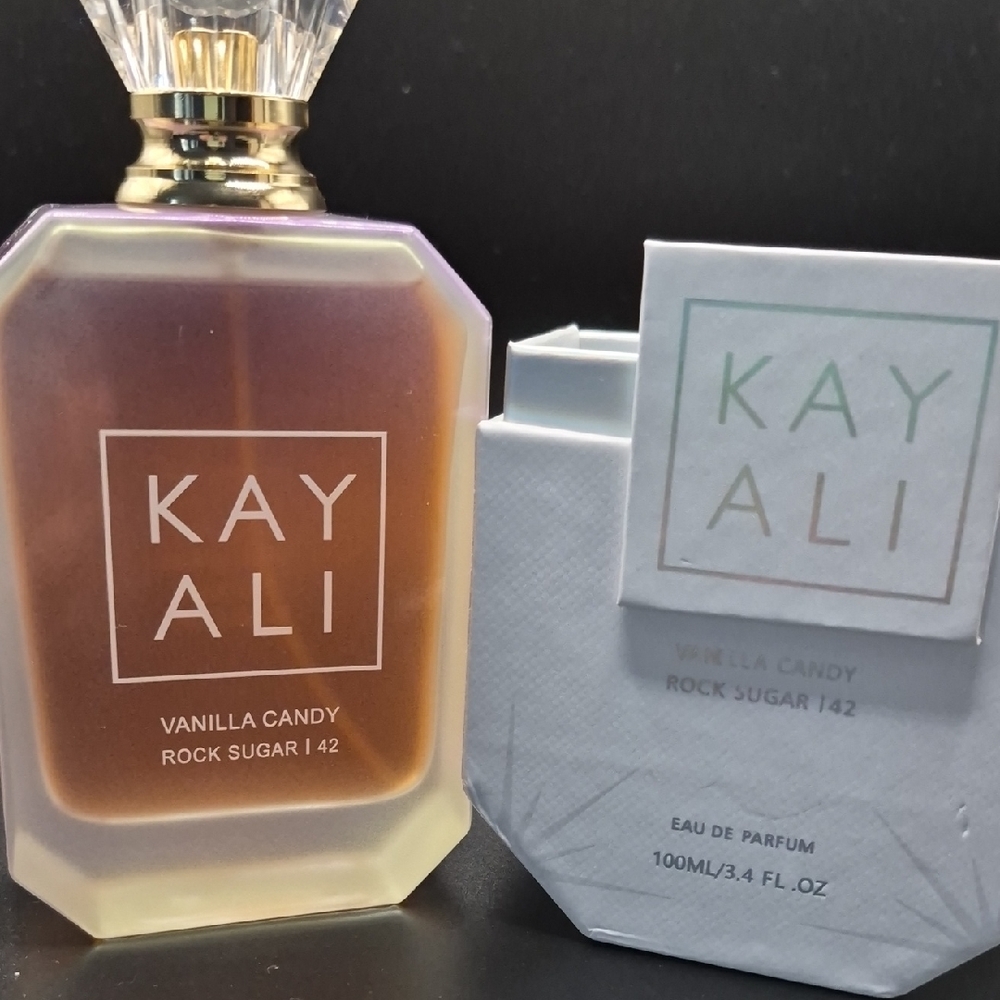 HUDA BEAUTY Kayali Vanilla Candy Eau de Parfum - Amber & Gold Bottle